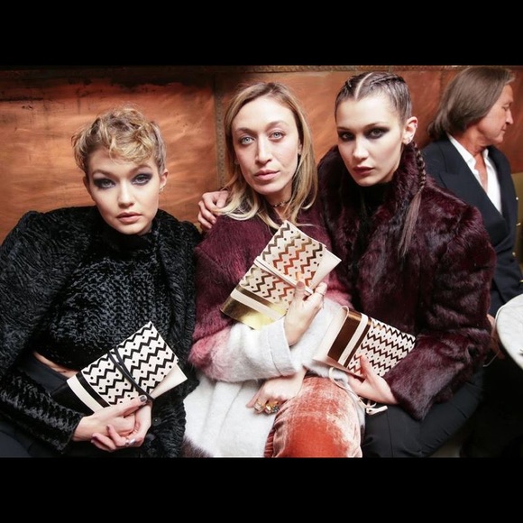 Alana Hadid X Lou & Grey Leather Clutch - Picture 7 of 8